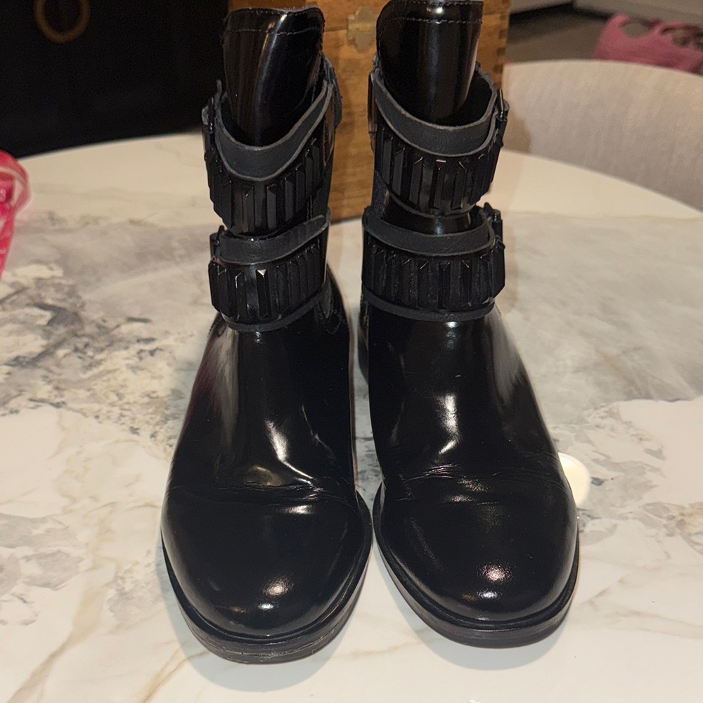 Pour La Victoire Patent Leather Ankle Booties - Picture 3 of 9